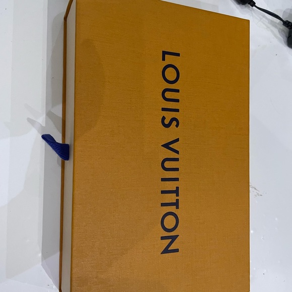 iPad mini  Louis Vuitton Case. - Picture 2 of 8